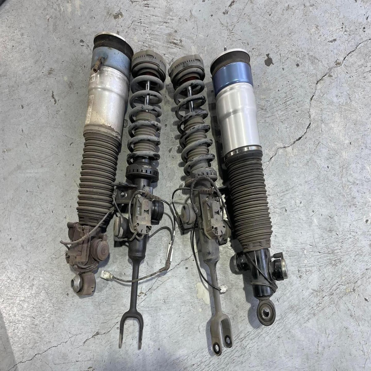 AGT Shock 2009-2014 7 SERIES MK5 RWD Front Vertical ForkRear Inverted Fork -Front Spring Rate 12K210 Rear Spring Rate 5K240
