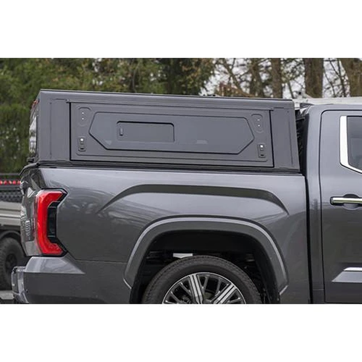 (22) Toyota Tundra 55 - Alu-Cab Contour Truck Cap
